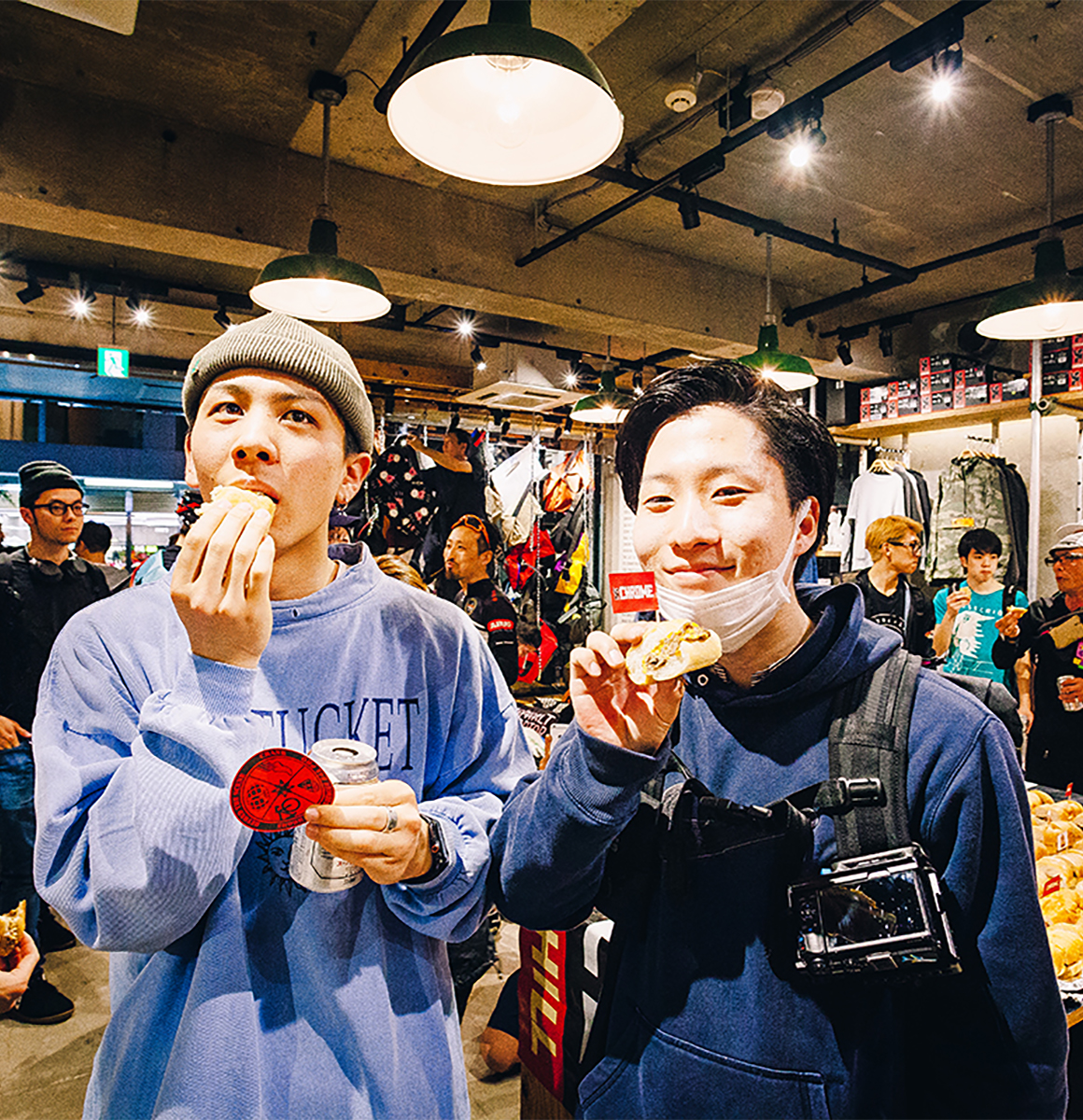 Chrome_boys_eating